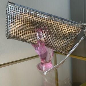 New !Silver clutch, silver satin lining, zipper closure ⚡️⚡️